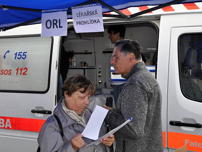 ORL mobilní ordinaci v sanitním voze navštívilo více jak třicet pacientů.