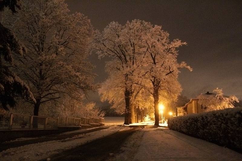 Zasněžený Týnec nad Sázavou ve čtvrtek 7. ledna 2021 ráno.