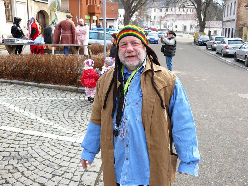 Masopust zahájili také v Pyšelích, a to tradičním průvodem masek.