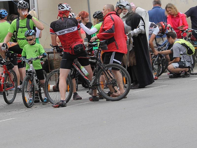 Blanický cyklorytíř 2016 startoval v Louňovicích pod Blaníkem. 