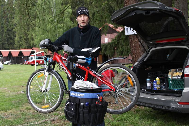 Jasoni Drsoni se sešli na neformálním závodě cyklistů amatérů.