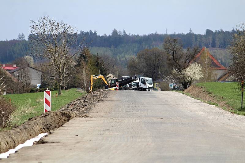 Rekonstrukce silnice II/112 u Chotýšan.