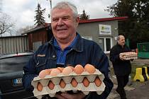 Mimořádná veterinární opatření dodržuje nyní také například společnost Mydlářka. Prodej vajec tam pokračuje bez omezení.