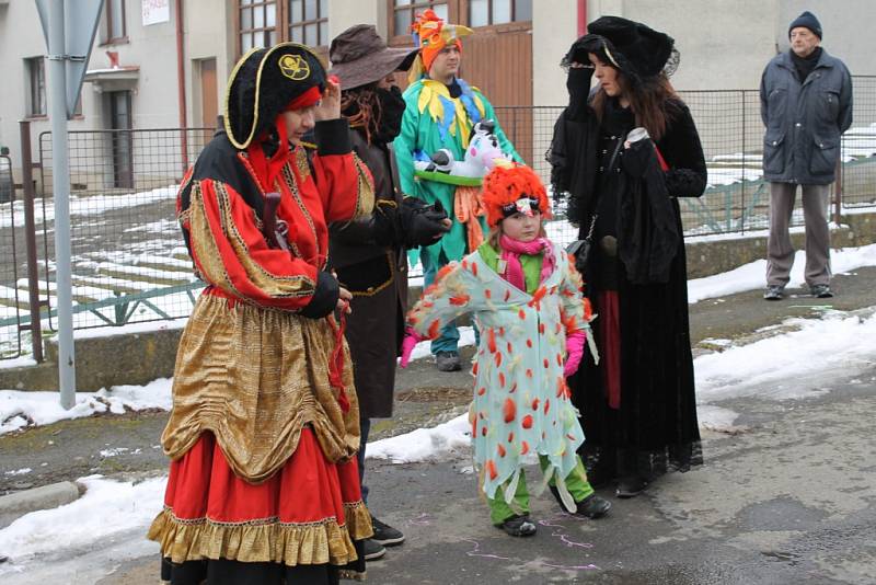 Masopustní rej oživil ulice Čechtic