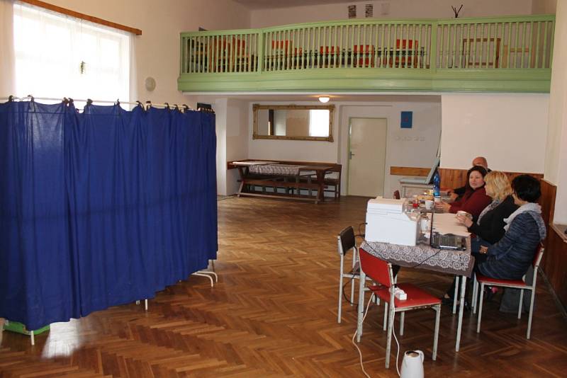 Voliči mohli přijít volit také v rámci jankovského druhého okrsku v Odlochovicích.