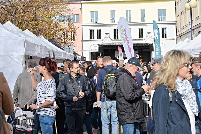 Milovníci vína zaplnili náměstí v Benešově.