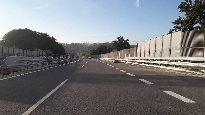 Opravený úsek dálnice D1 hned za Prahou.