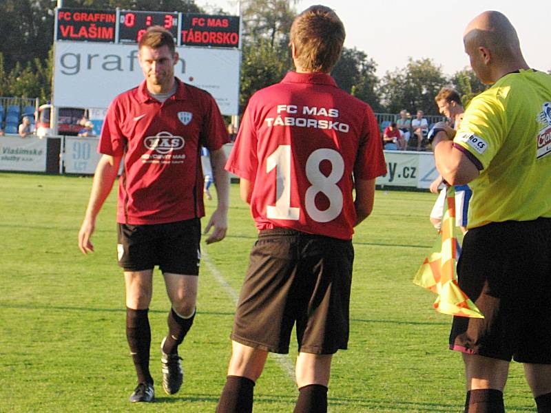 Miloslav Strnad jde ze hřiště v závěru zápasu.