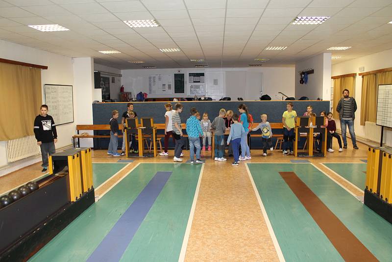 Kuželkárnu v Benešově využívají pro soutěžení také kroužky Domu dětí a mládeže Benešov.