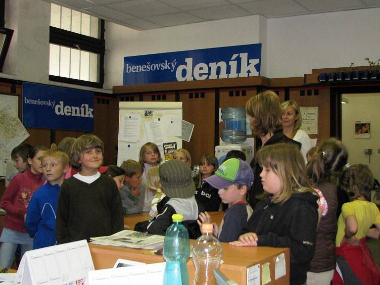 Benešovští školáci ze ZŠ Jiráskova bádali v redakci Benešovského deníku, jak vznikají noviny