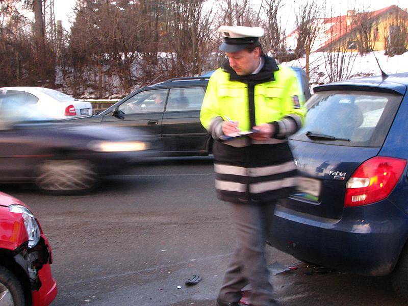 Kolize na křižovatce Tyršova x Nádražní brzdila ranní provoz. 