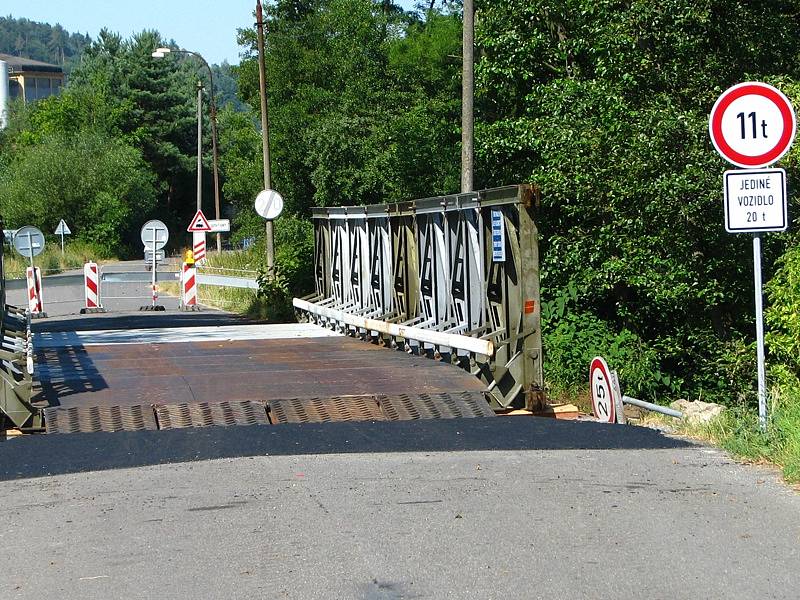 V úterý 6. srpna dopoledne byl zprovozněný provizorní most přes Mastník  mezi Červeným Hrádkem a Sedlčany.