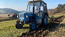 Ze soutěže v orbě a setkání traktorů značky Zetor v Nahorubech.