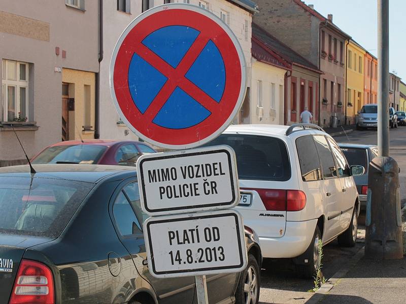 Od příští středy 14. srpna platí po východní straně ulice K Pazderně zákaz zastavení.