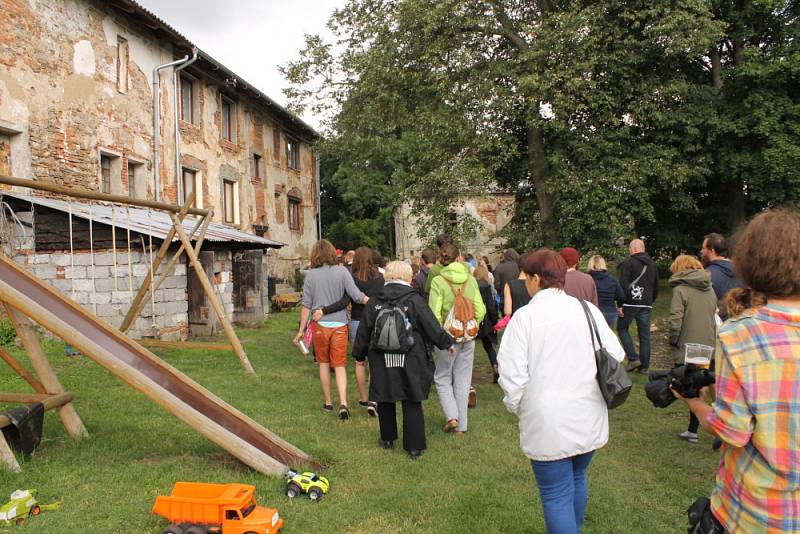 VlčkoviceFest stále pokračuje. Teprve až v neděli ráno se přítomní rozloučí bohoslužbou pod širým nebem.