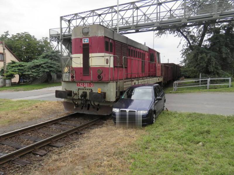 V Čáslavi došlo ke střetu osobního vozidla s vlakovou soupravou.