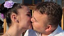 Svatební hostina novomanželů Michala a Světlany Šulcových se konala v jeden okamžik na dvou místech vzdálených od sebe přes dva tisíce kilometrů.