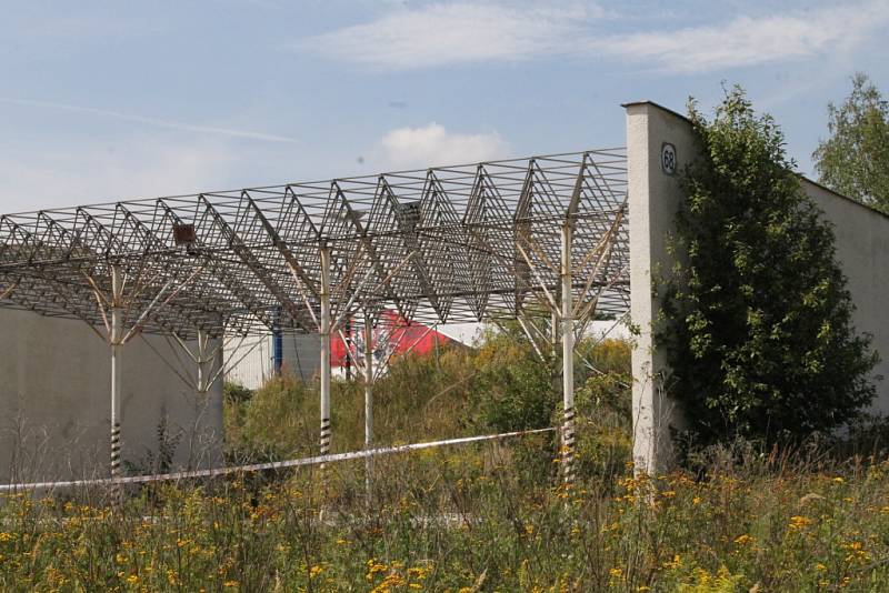 Elektronická hudba bude znít po celý víkend Táborskými kasárnami v Benešově.