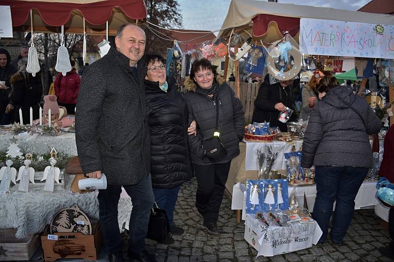 Z Vánočního jarmarku v Čechticích 2022.