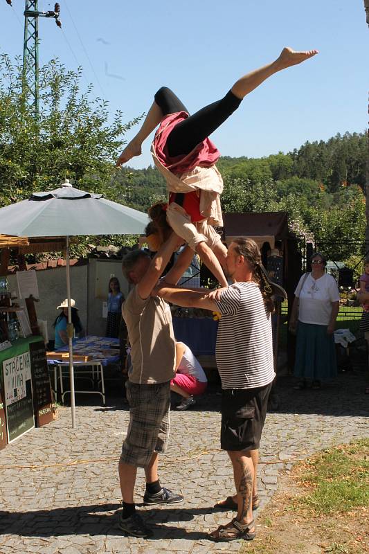 Krásné letní počasí provází sobotní program multikulturní přehlídky Týnecký střep.