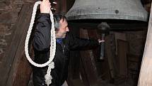 Zvonění k uctění obětí koronaviru se v pondělí 22. března 2021 konalo v horní karlovské zvonici v Benešově.