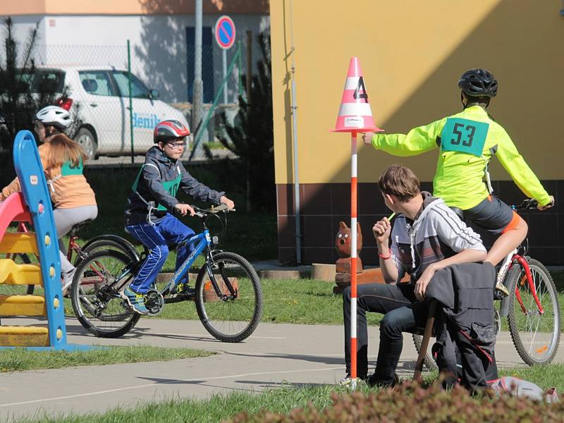 Okresní soutěž mladých cyklistů v Bystřici.