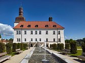 Rekonstrukce arcibiskupského zámku a zahrad na hotel, Dolní Břežany.