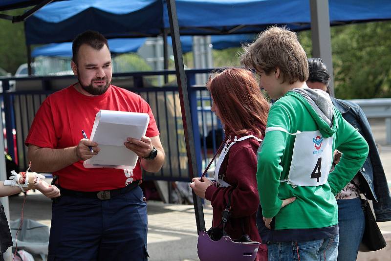 Z okresního kola Dopravní soutěže mladých cyklistů v Benešově.