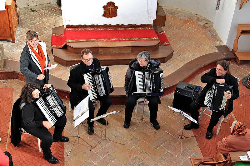 Koncert akordeonového kvarteta Pražské barokní harmoniky v kostele. sv. Klimenta Lštění.