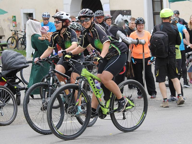 Blanický cyklorytíř 2016 startoval v Louňovicích pod Blaníkem. 