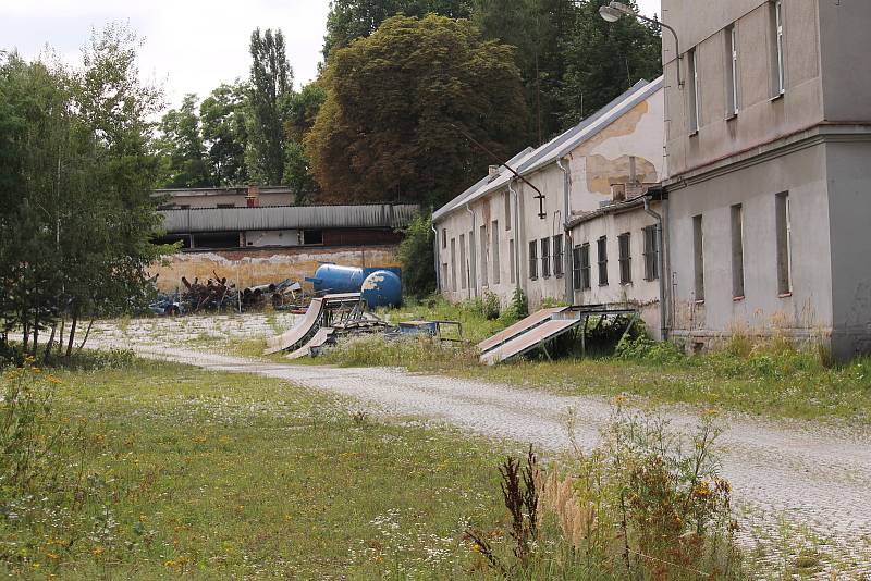 Táborská kasárna v Benešově. Do šrotu půjdou i prvky někdejšího skateparku v Dukelské ulici.