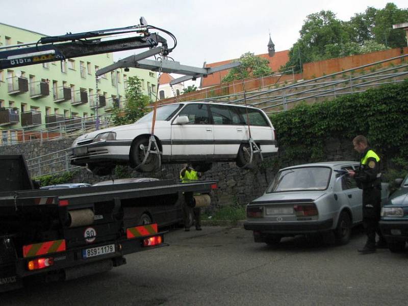 V Benešově začala úřadovat odtahová služba