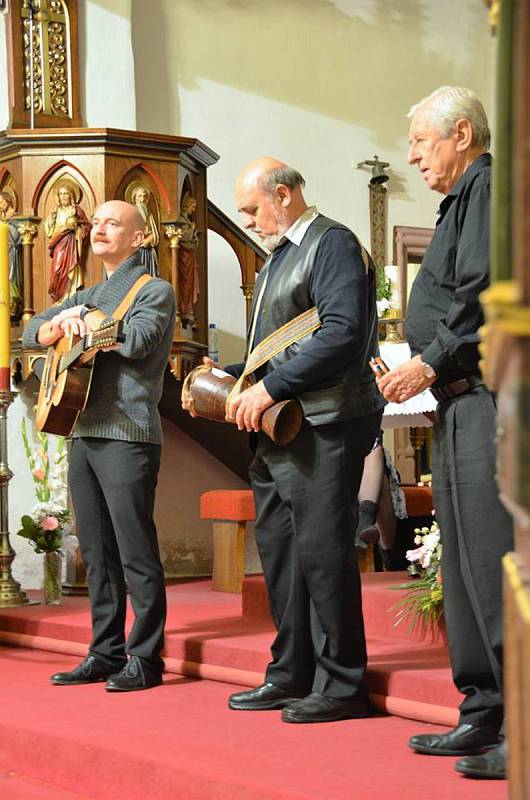 V rámci oslav vlašimské Farní charity vystoupil ve Vlašimi Spirituál Kvintet.