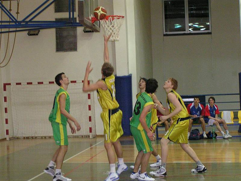 Basketbalový zápas 1. ligy BC Benešov - VŠB Ostrava 84:88.