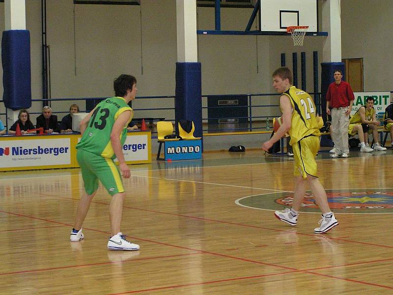 Basketbalový zápas 1. ligy BC Benešov - VŠB Ostrava 84:88.