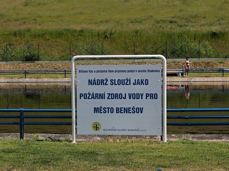 U vodní nádrže Koupadla ve volnočasovém areálu Sladovka v Benešově.