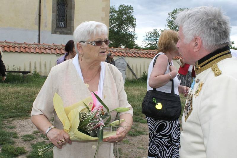 Pietní bohoslužba za Františka Ferdinanda a oslava narozenin Václava Potůčka na Chvojně.