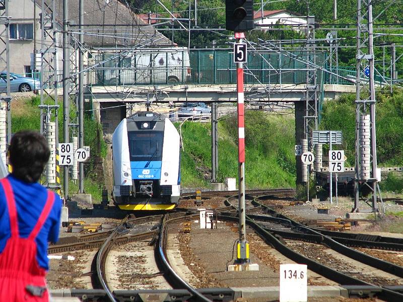 RegioPanter ladně svištěl po koridoru 160 km/h.