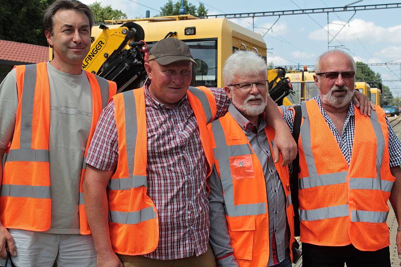 Ze slavnostního otevření úseku IV. železničního tranzitního koridou mezi Voticemi a Sudoměřicemi.