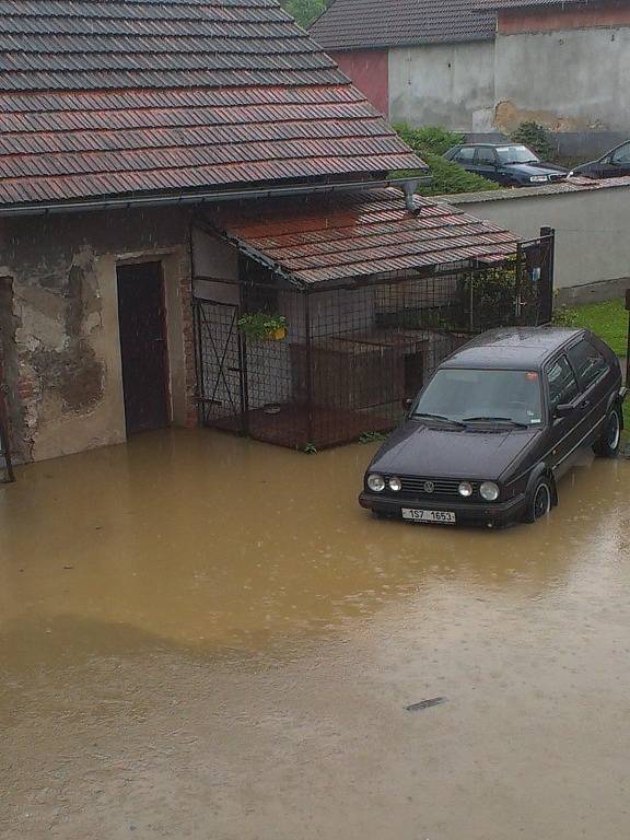 Řeka Blanice vytopila i bývalý mlýn v Libži.