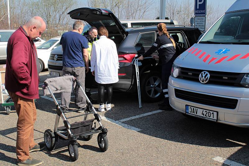 Uprchlíci v Institutu pro veřejnou správu Praha v Benešově.