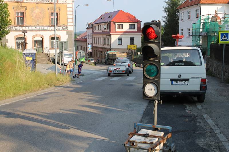 Práce na rekonstrukci vodovodu se přiblížily do kritického místa.