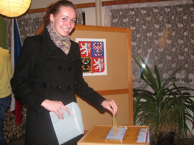 Dvojité sčítání hlasovacích lístků čeká volební komise v Jankově, Mezně, Miličíně, Neustupově, Ratměřicích, Střezimíři, Voticích a Zvěstově.