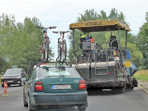 V čtvrtek 23. června začalo pokračování opravy hlavní silnice v úseku od jírovické křižovatky ke Křižíkově ulici (U Topolu), která potrvá do středy 6. července.