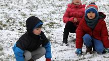 Novoroční poprašek školáci přivítali, středeční sníh řidiči už ne. 