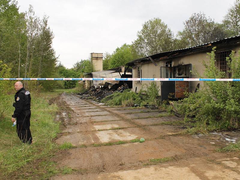 Objekt v areálu benešovských kasáren, který postihl kolem půlnoci 12. května požár, je podle místních obýván bezdomovci.