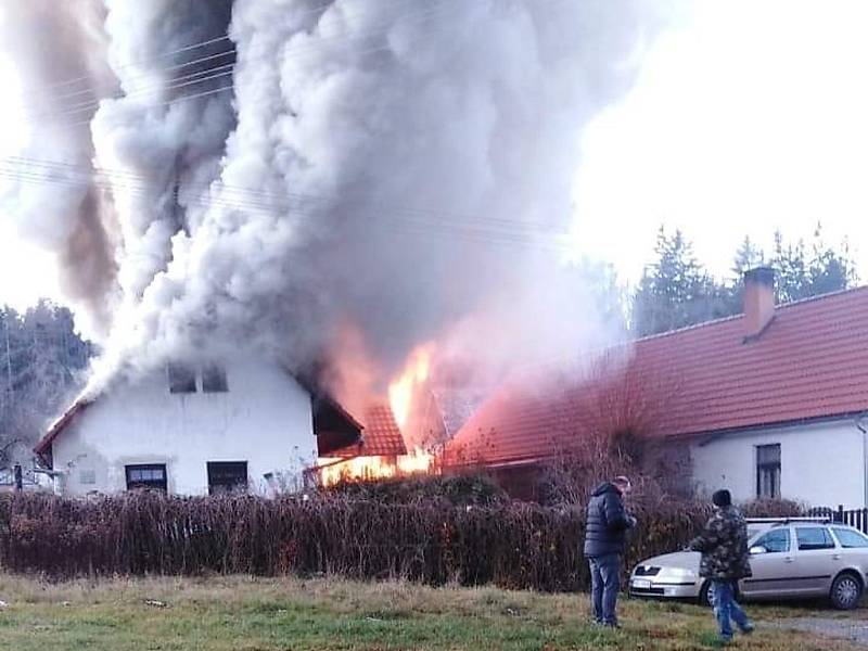 Požár chalupy v Lesákách.