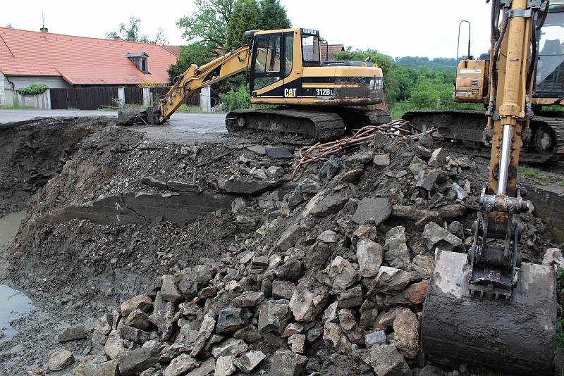 Pivovarský rybník v Louňovicích pod Blaníkem.