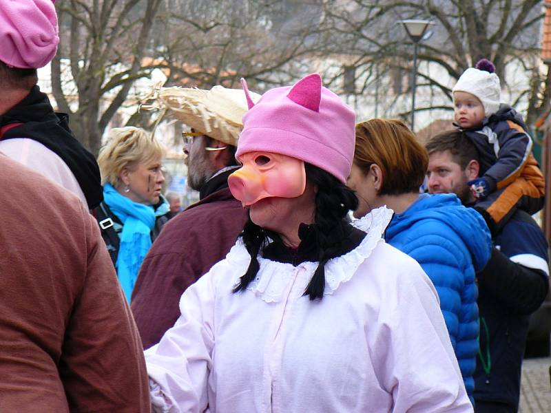 Masopust zahájili také v Pyšelích, a to tradičním průvodem masek.