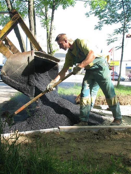 V Táborské ulici v Benešově jsou už nové chodníky